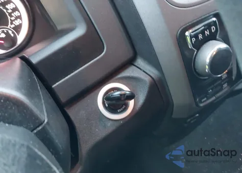 2019 Ram 1500 Classic Express 4X4 6'4 Box z USA, uszkodzony, nr VIN 1C6RR7FG7KS504201